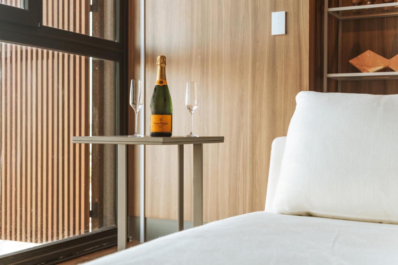Ba'Ra Hotel João Pessoa Exteriör bild A bottle of Veuve Clicquot